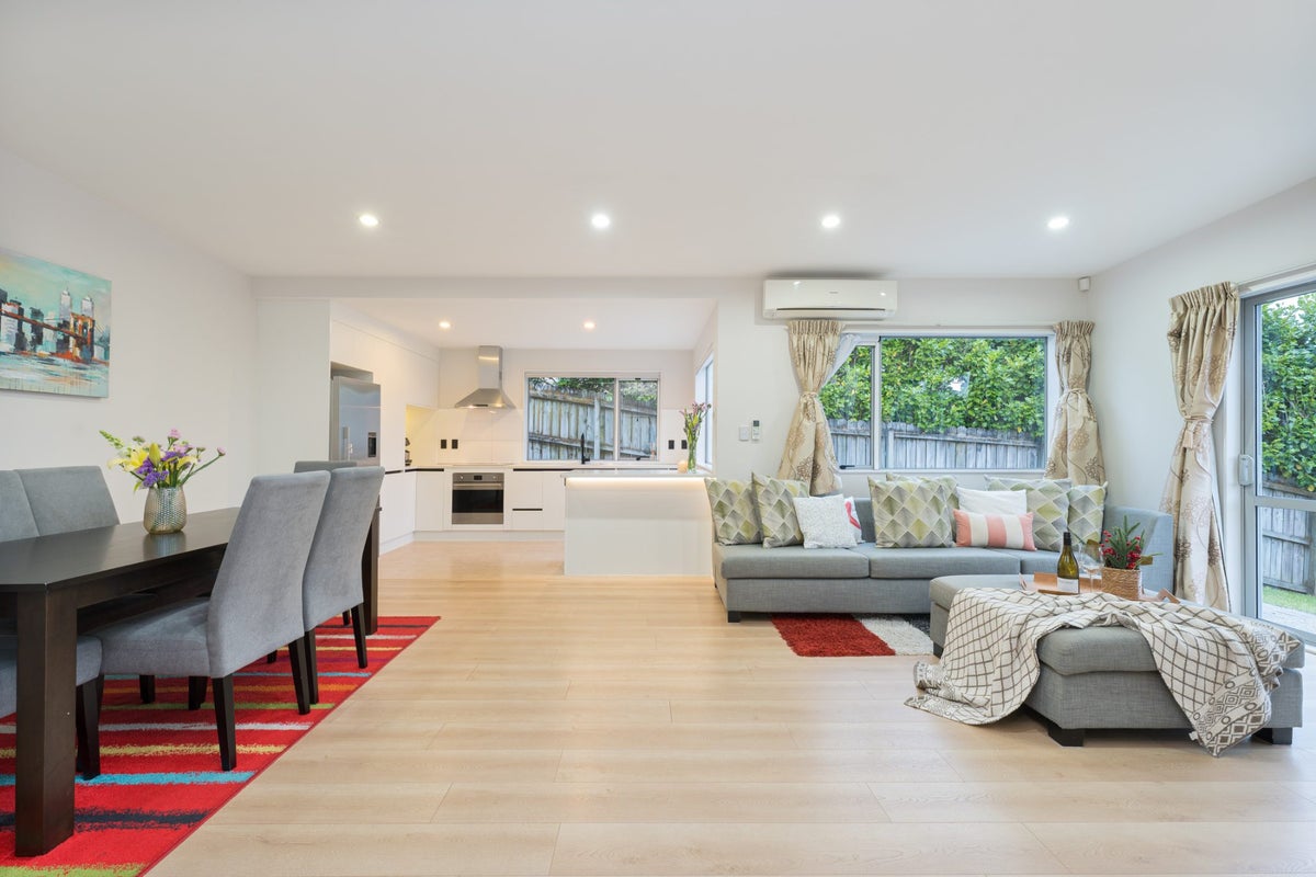 9 Cityview Place, Massey, Auckland - Carousel 2