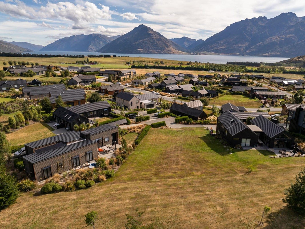 5 Branigan Court, Jacks Point, QUEENSTOWN - Carousel 1