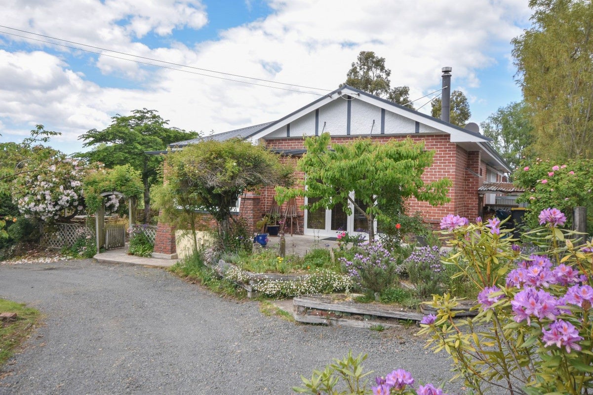 407 Outram-Mosgiel Road, North Taieri, Outram - Carousel 2