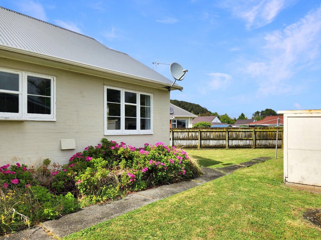 11 Frickleton Grove, Waterloo, Lower Hutt - Carousel 11