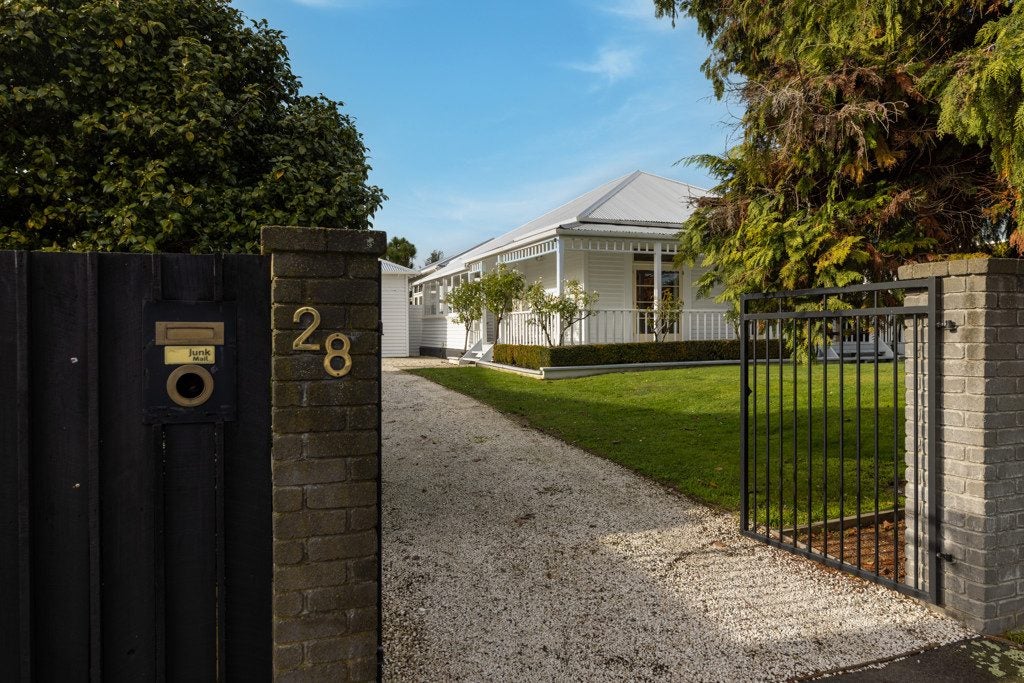 28 Cleveland Street, Edgeware, Christchurch - Carousel 1