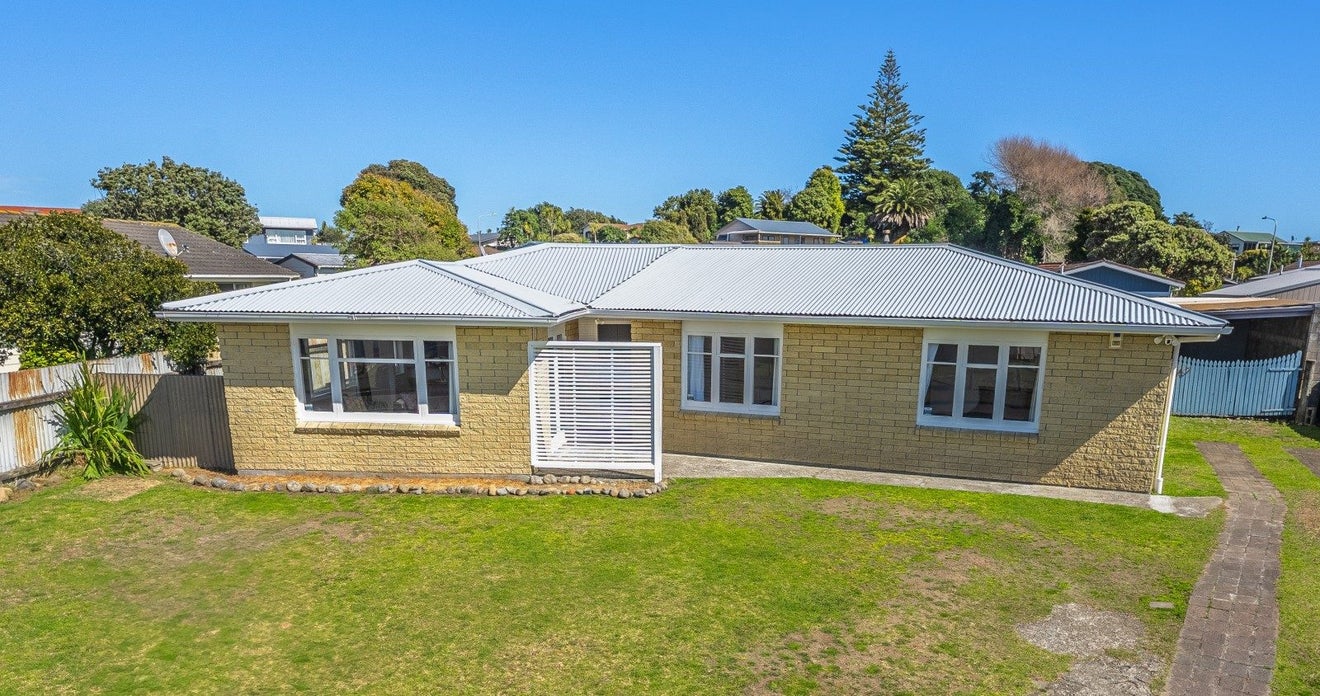 4 Colenso Place, Otaki Beach, Otaki - Carousel 2