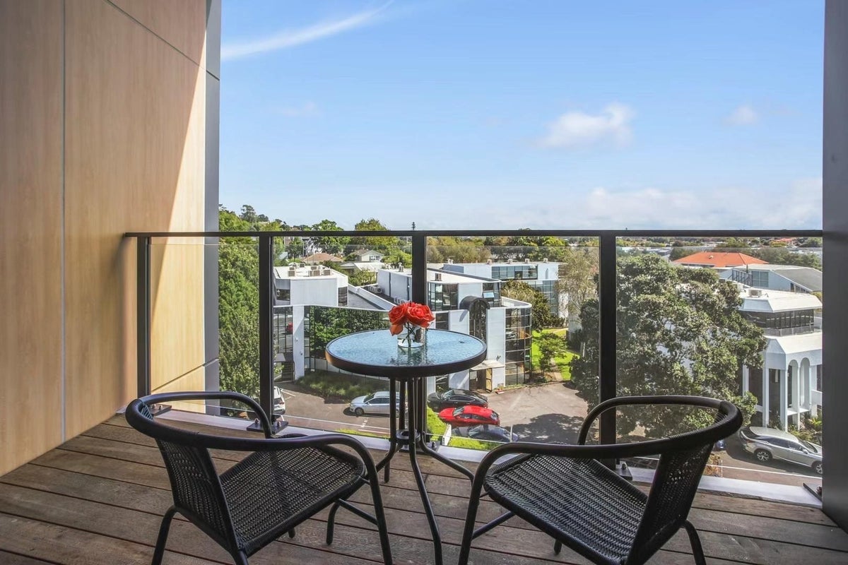 403/64 Great South Road, Remuera, Auckland - Carousel 2