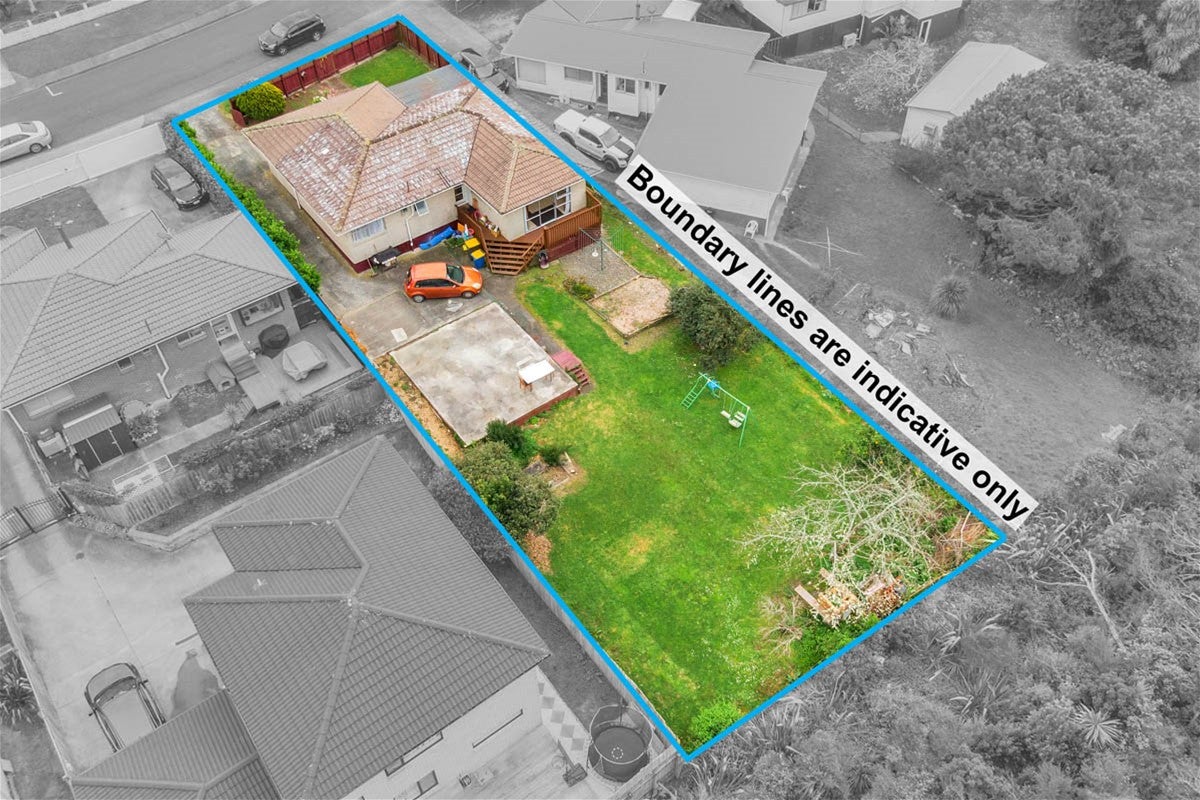 24 Finlow Drive, Te Atatu South, Auckland - Carousel 1