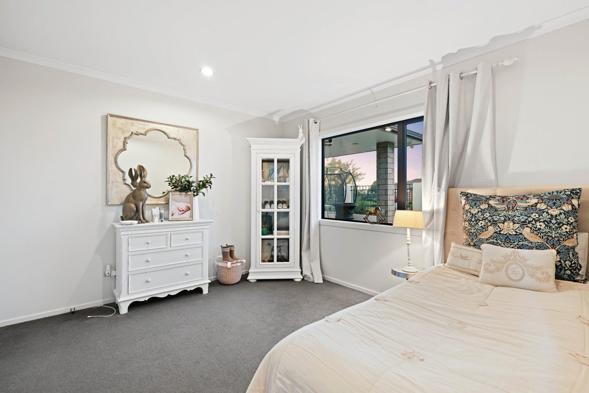 202 Saint James Drive, Huntington, Hamilton - Carousel 27