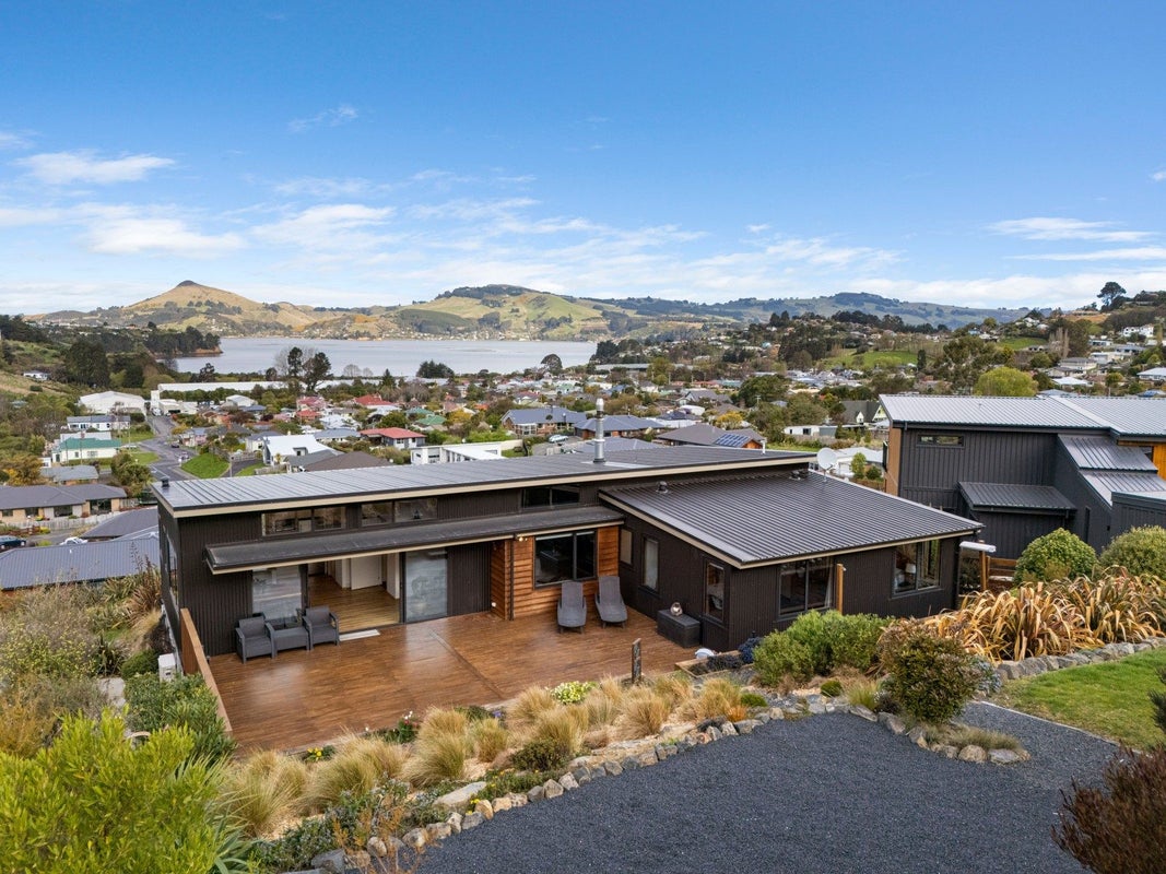 16 Glendermid Close, Sawyers Bay, Port Chalmers - Carousel 1