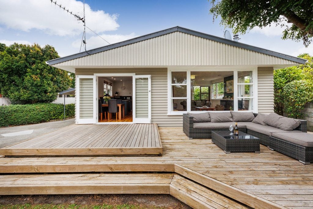 3 Buick Crescent, Awapuni, Palmerston North - Carousel 1