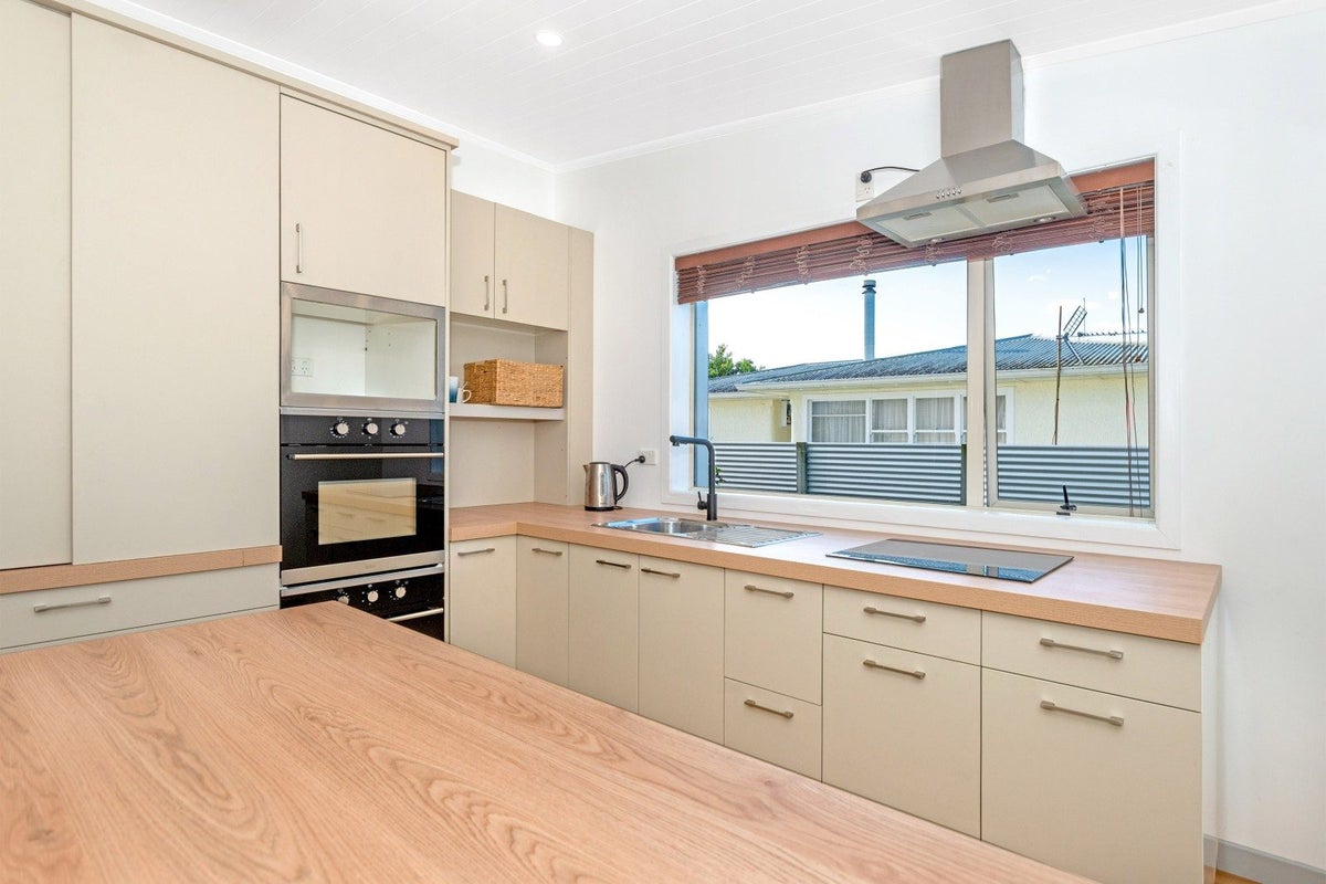 8 Waverley Street, Elgin, Gisborne - Carousel 2