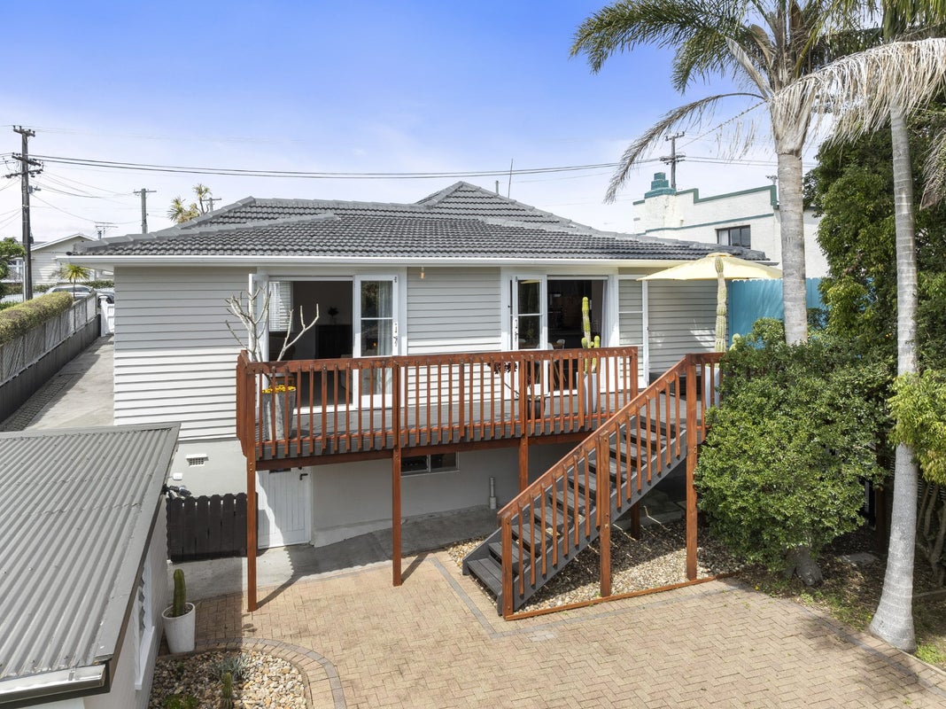 54B Uxbridge Road, Mellons Bay, Auckland - Carousel 1