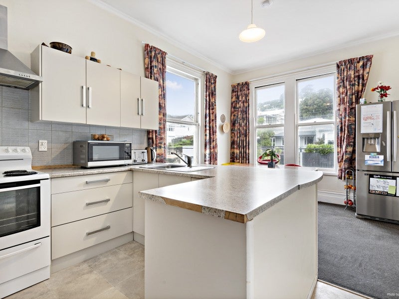 110 Clyde Street, Island Bay, Wellington - Carousel 2