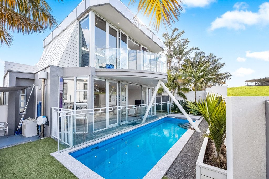 127 Beach Road, Castor Bay, Auckland - Carousel 2