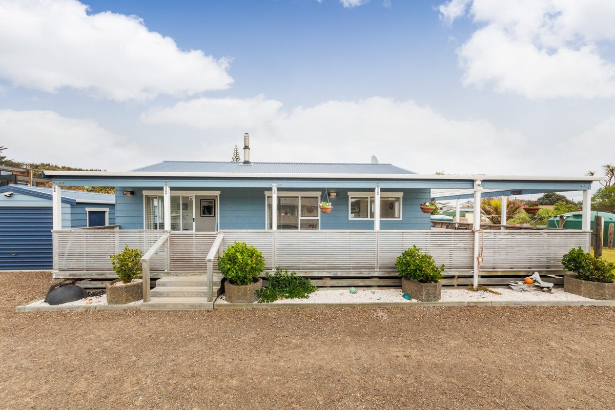 173 Kahukura Avenue, Waitarere Beach, Levin - Carousel 1