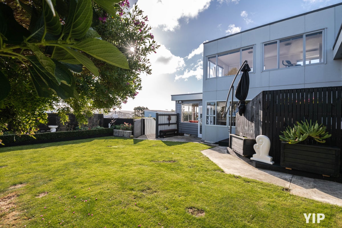 10A Chapman Street, Newlands, Wellington - Carousel 2