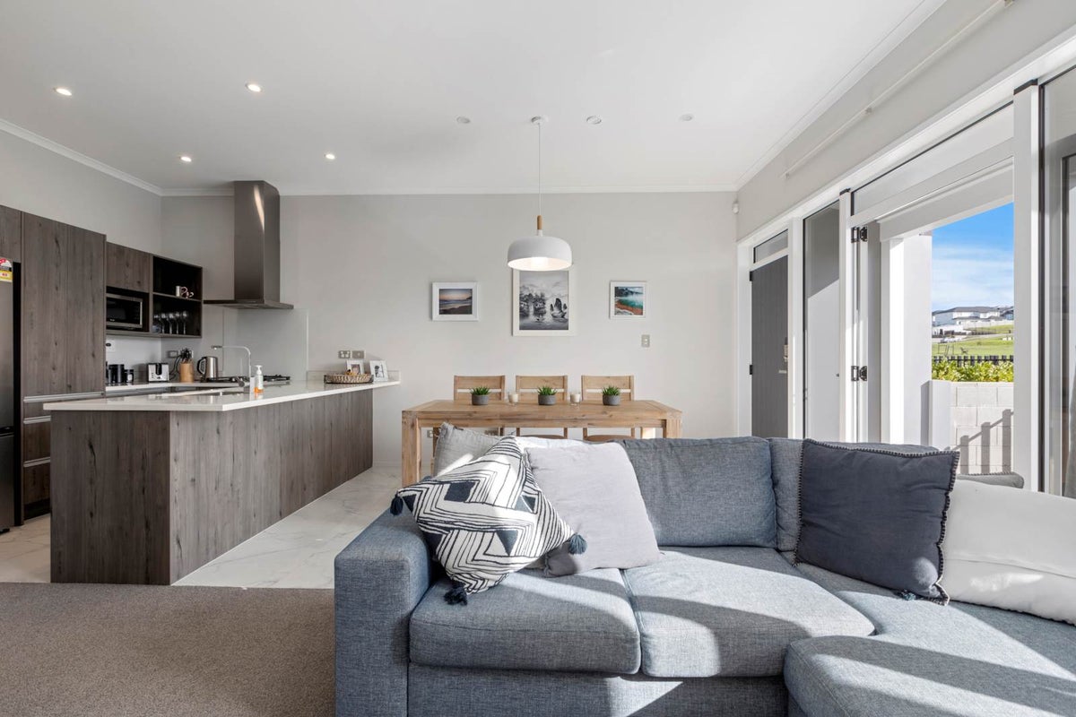 35 Bonair CREScent, Silverdale, Silverdale - Carousel 2