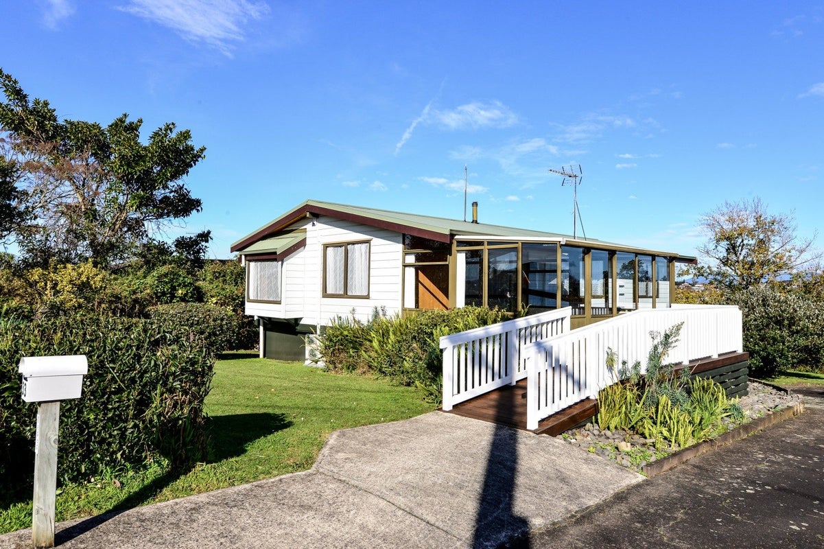 33 Waimarie Street, Nawton, Hamilton - Carousel 1