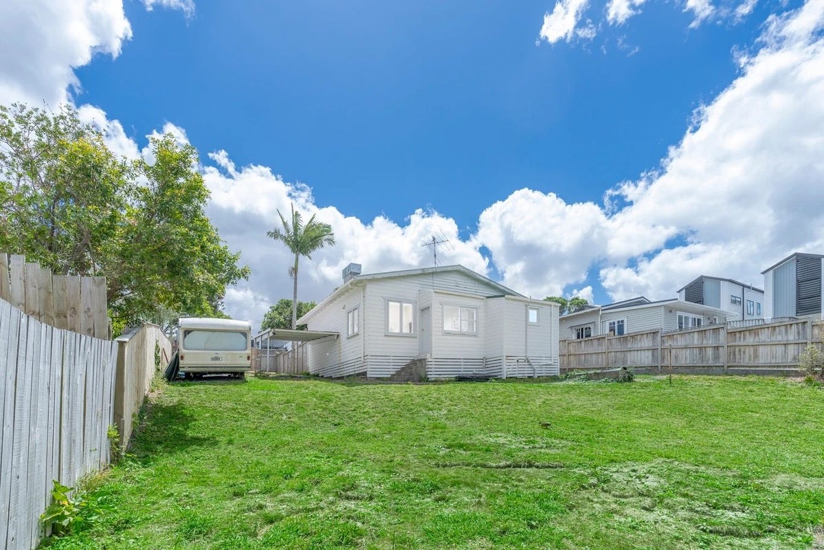 3 Queen Mary Avenue, New Lynn, Auckland - Carousel 1