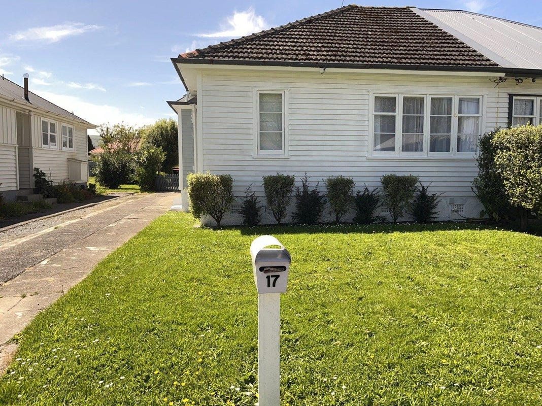 17 Hall Crescent, Epuni, Lower Hutt - Carousel 1
