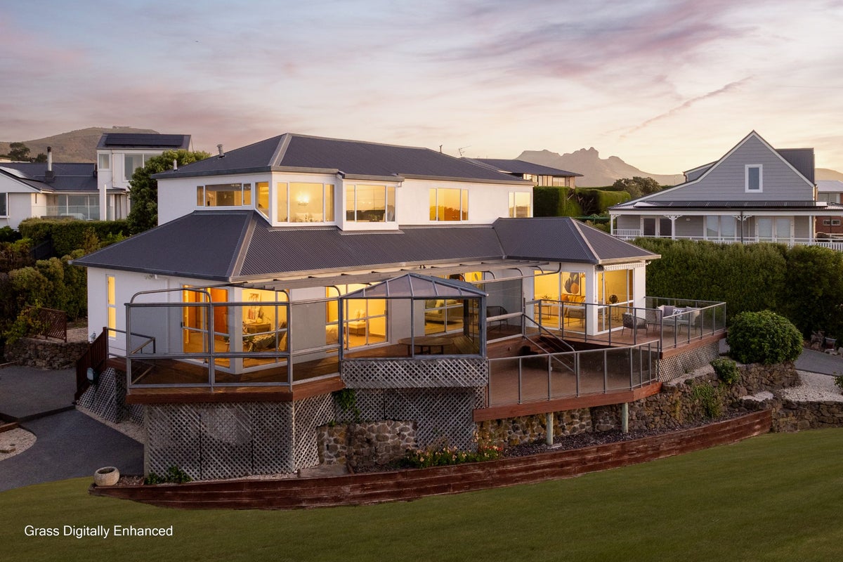 12 Belleview Terrace, Mount Pleasant, Christchurch - Carousel 2
