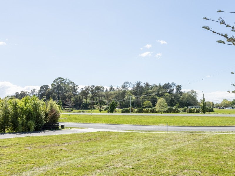 61 Oak Road, Poraiti, Napier - Carousel 1
