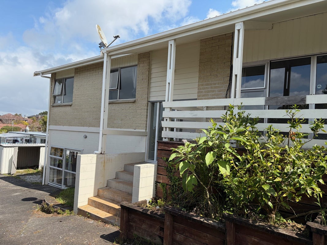 224 Glamorgan Drive, Northcross, Auckland - Carousel 1