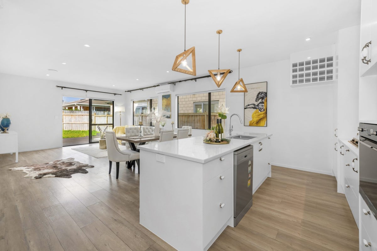 25 Kawa Drive, Flat Bush, Auckland - Carousel 1