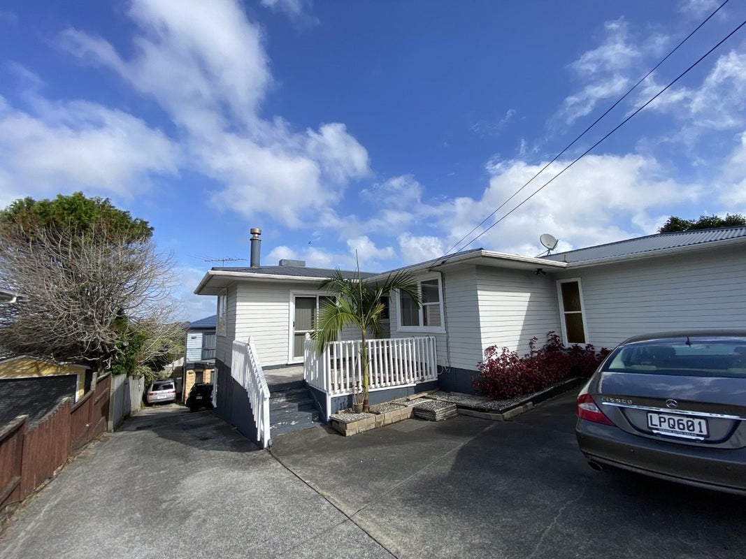 81 Hepburn Road, Glendene, Auckland - Carousel 1