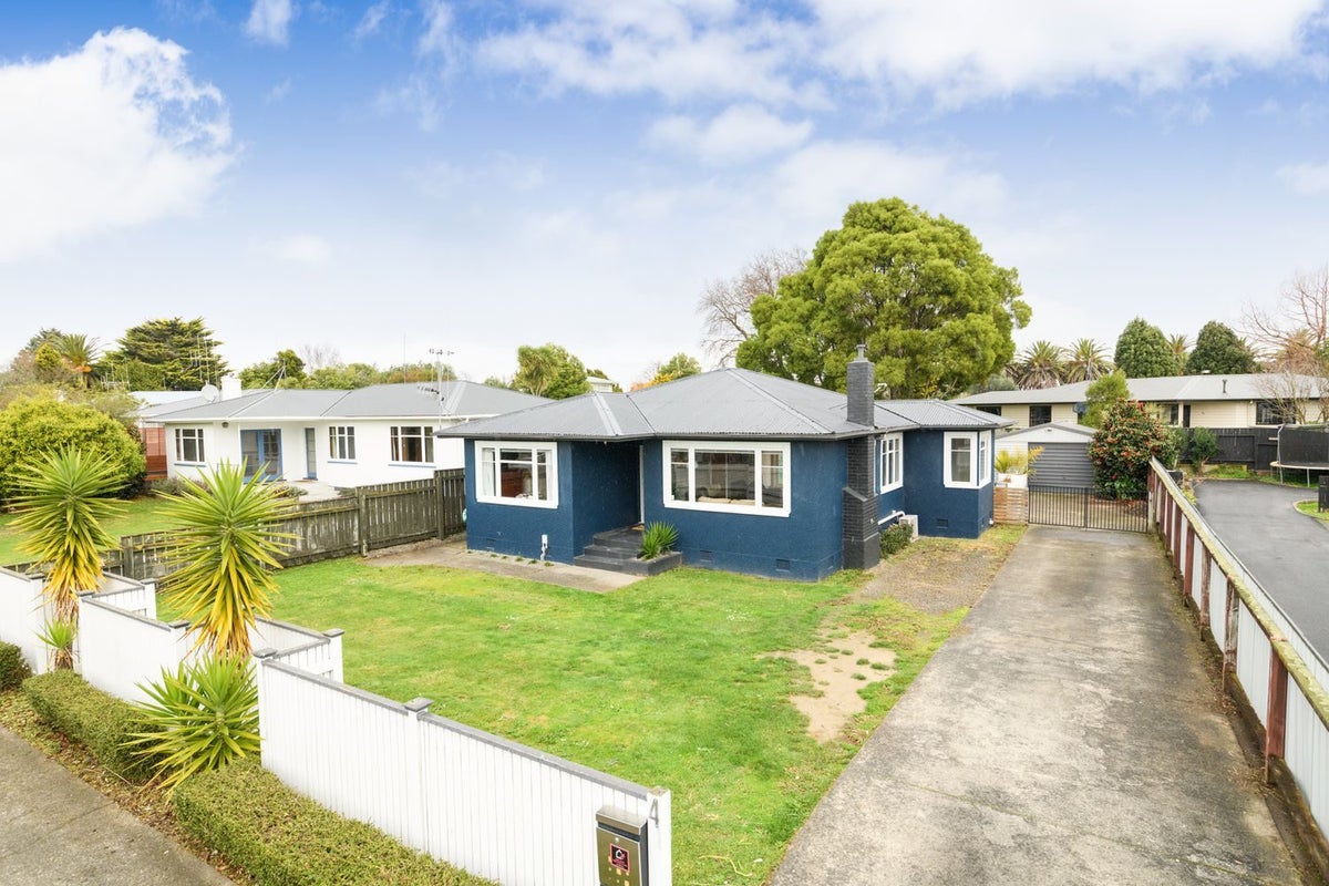 4 Miles Place, Awapuni, Palmerston North - Carousel 1