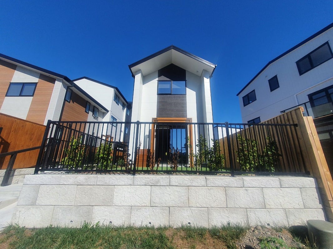 1/41 Kervil Avenue, Te Atatu Peninsula, Auckland - Carousel 1