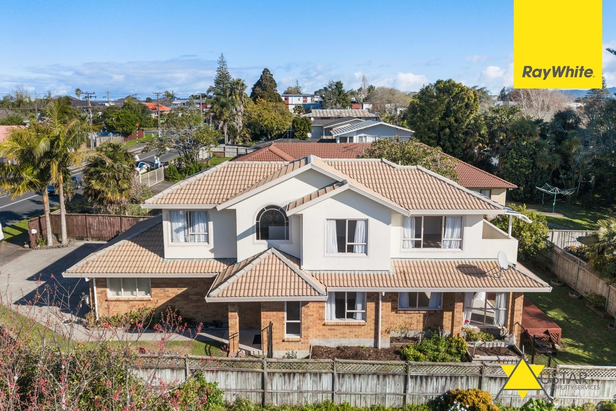 66 Te Atatu Road, Te Atatu South, Auckland - Carousel 1