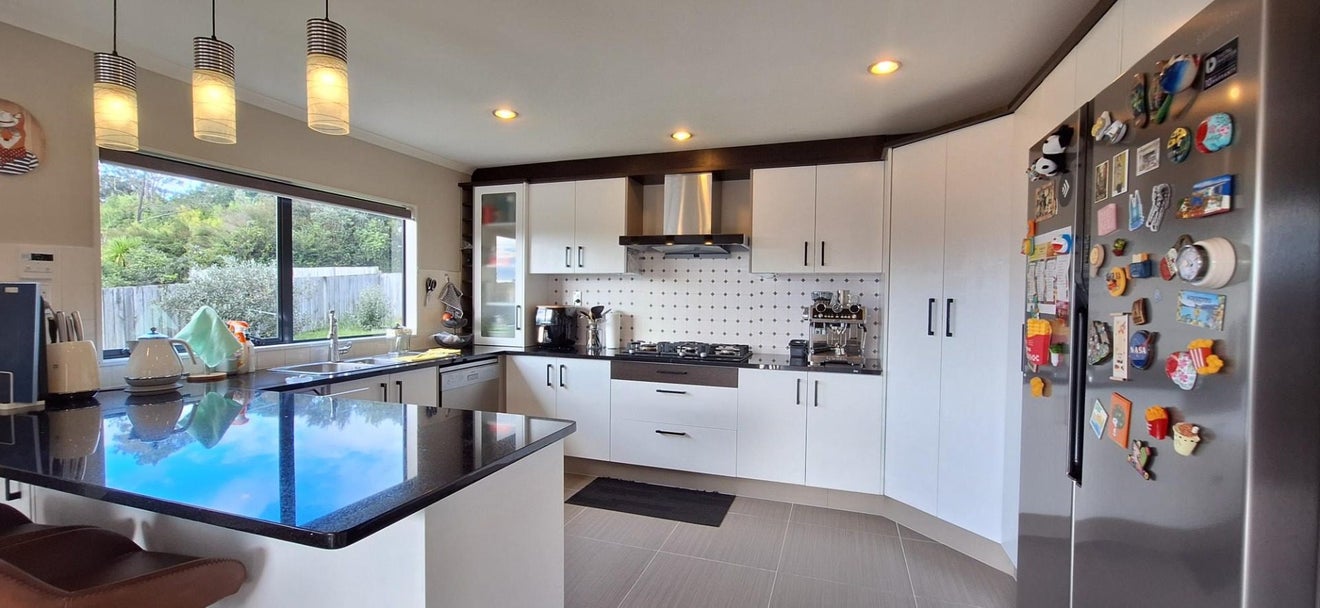 34 Borneo Drive, Fairview Heights, Auckland - Carousel 2