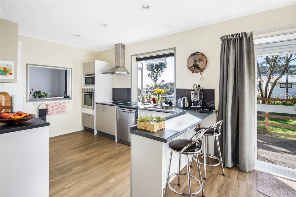 29 Fraser Avenue, Johnsonville, Wellington - Carousel 2
