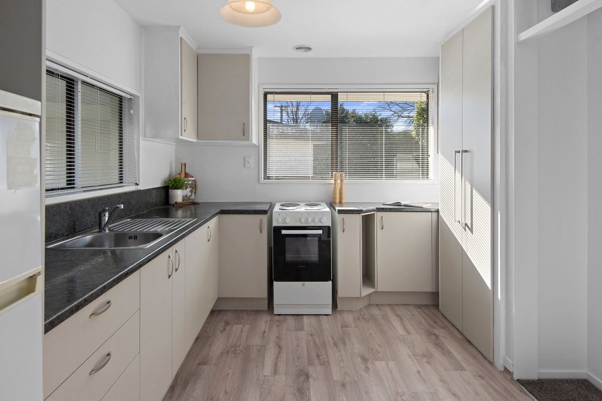 2/48 Jeffreys Road, Fendalton, Christchurch - Carousel 2