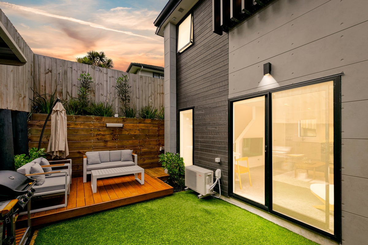86F Vodanovich Road, Te Atatu South, Auckland - Carousel 2