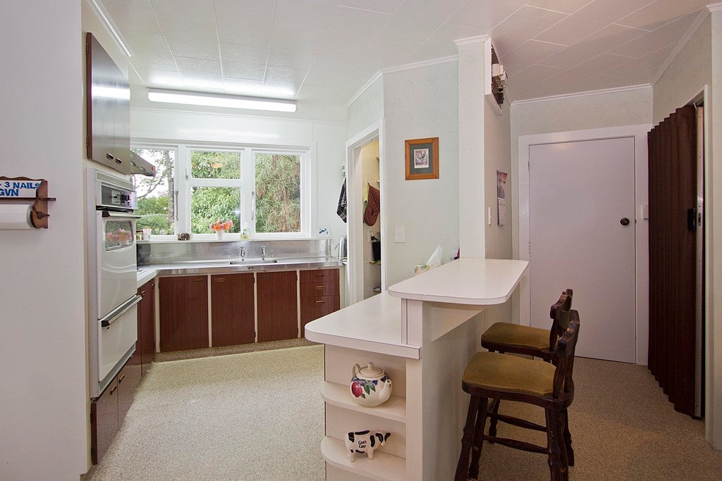 39 Kamahi Street, Stokes Valley, Lower Hutt - Carousel 2