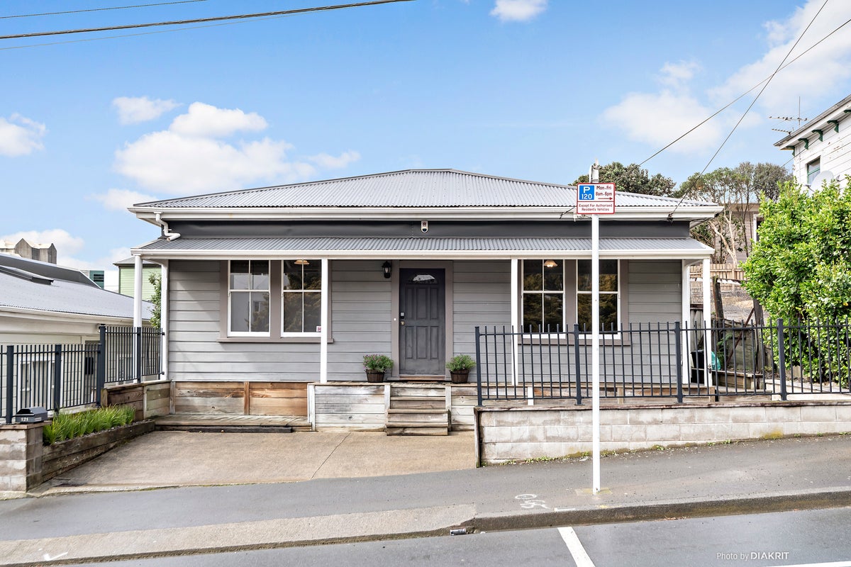 121 Hanson Street, Newtown, Wellington - Carousel 1