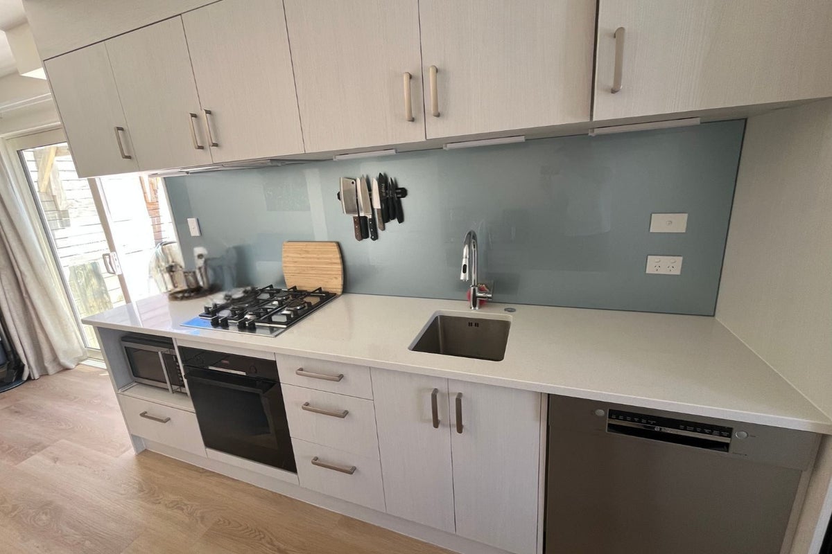 8/18 Ludlow Terrace, Totara Vale, Auckland - Carousel 2
