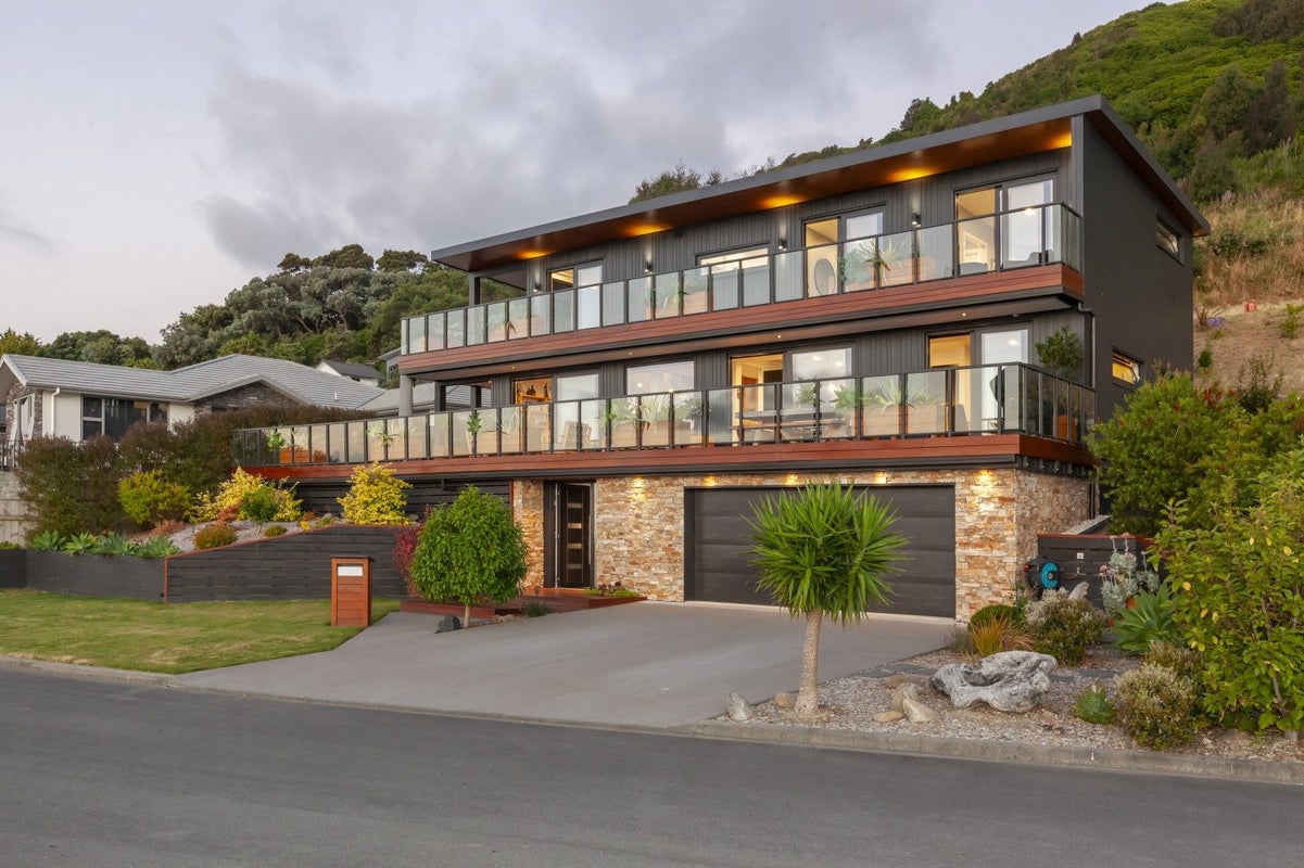 101 Kakariki Grove, Waikanae - Carousel 50
