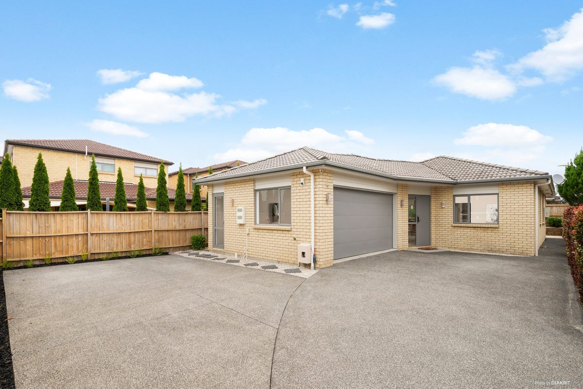 9 Creeve Place, Flat Bush, Auckland - Carousel 1