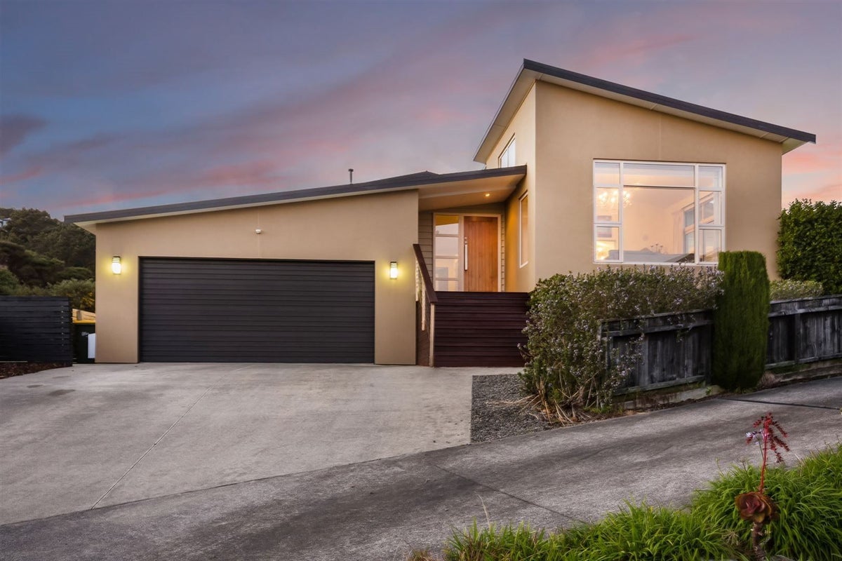 13 Kepler Way, Aotea, Porirua - Carousel 1