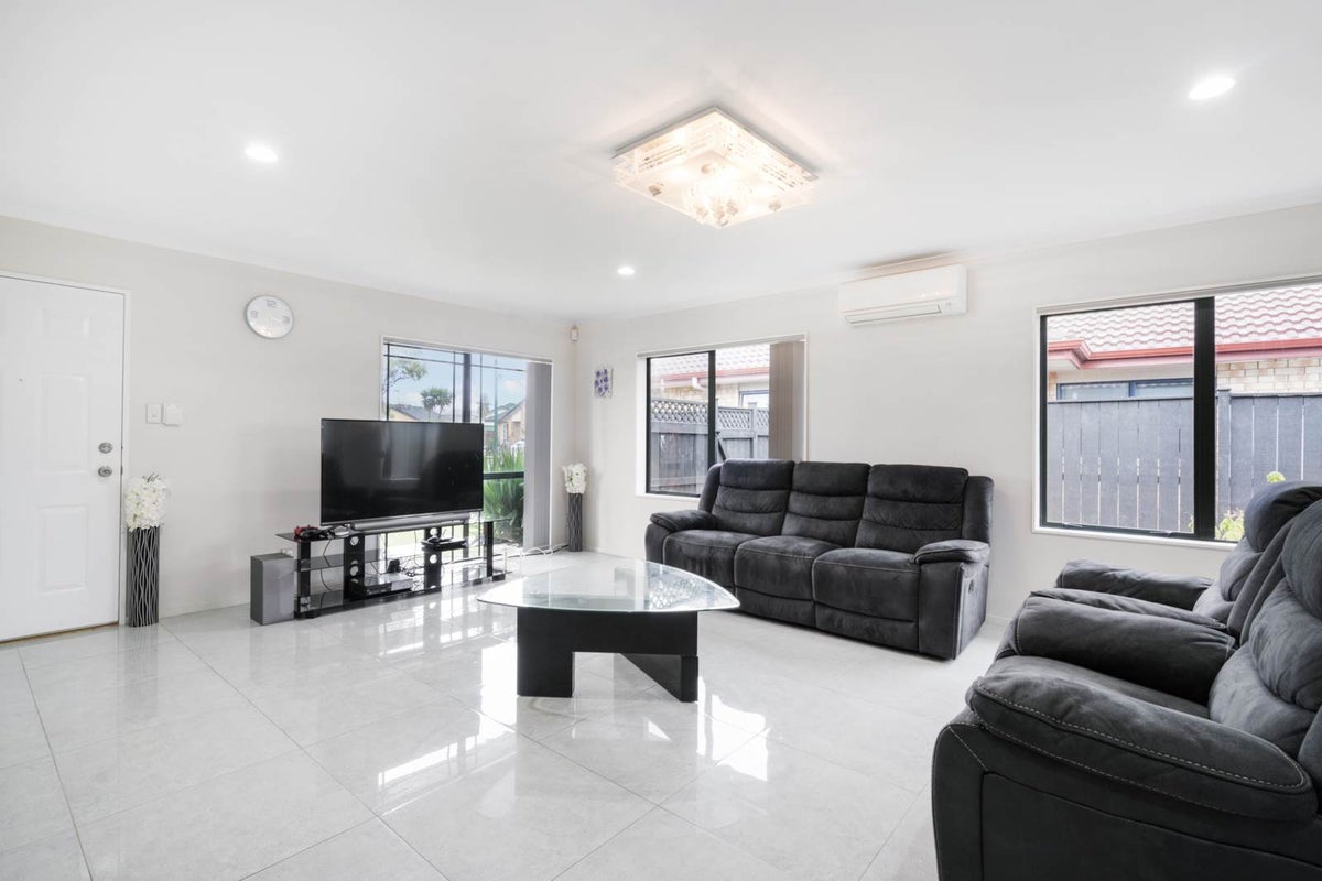 30 Stellata Court, Randwick Park, Auckland - Carousel 1
