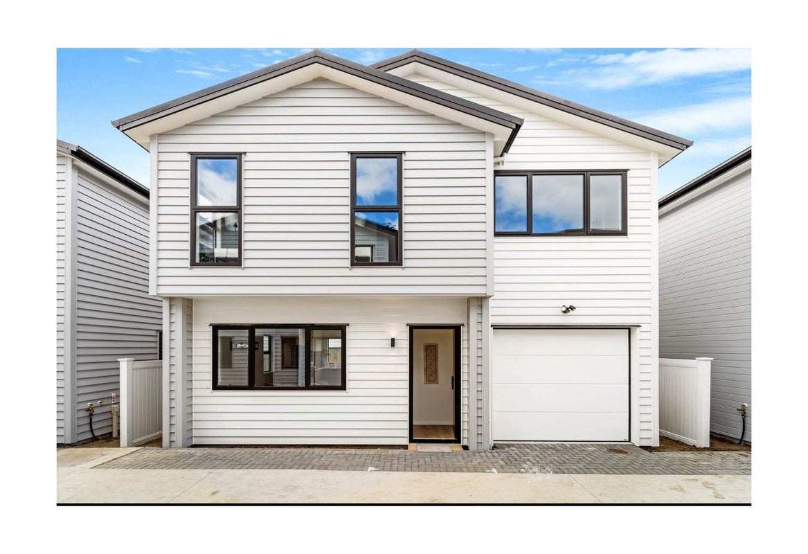 8/25 Swanson Road, Henderson, Auckland - Carousel 1