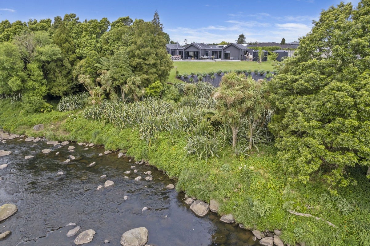 9B Cross Street, Lepperton, New Plymouth - Carousel 1