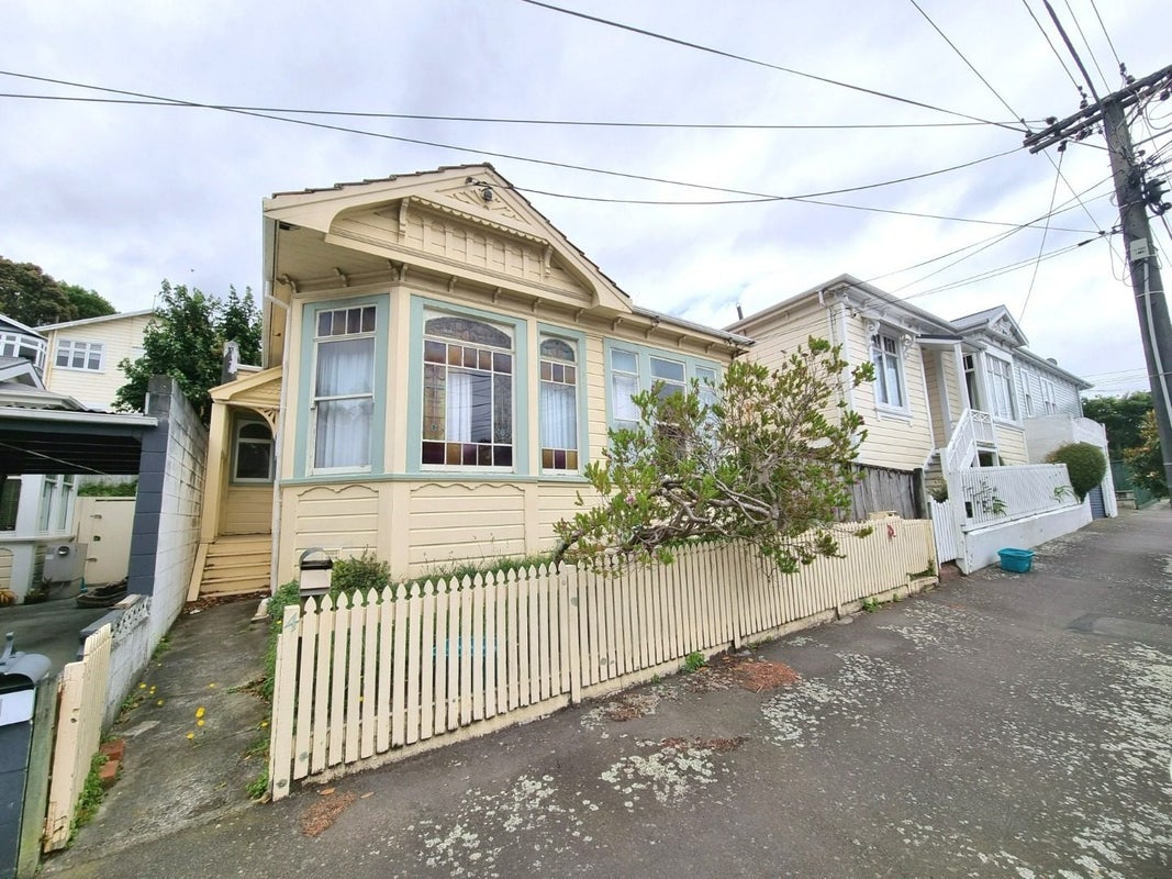 4 Manley Terrace, Newtown, Wellington - Carousel 1