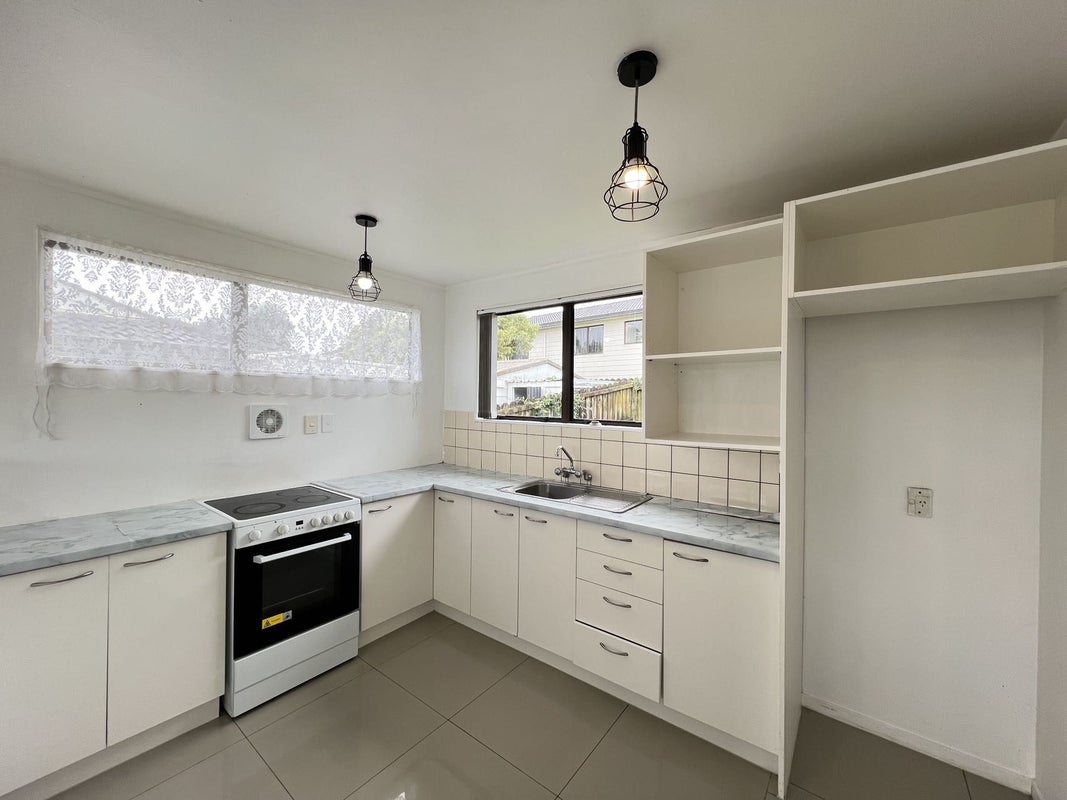 1/19 Silver Creek Road, Weymouth, Auckland - Carousel 2