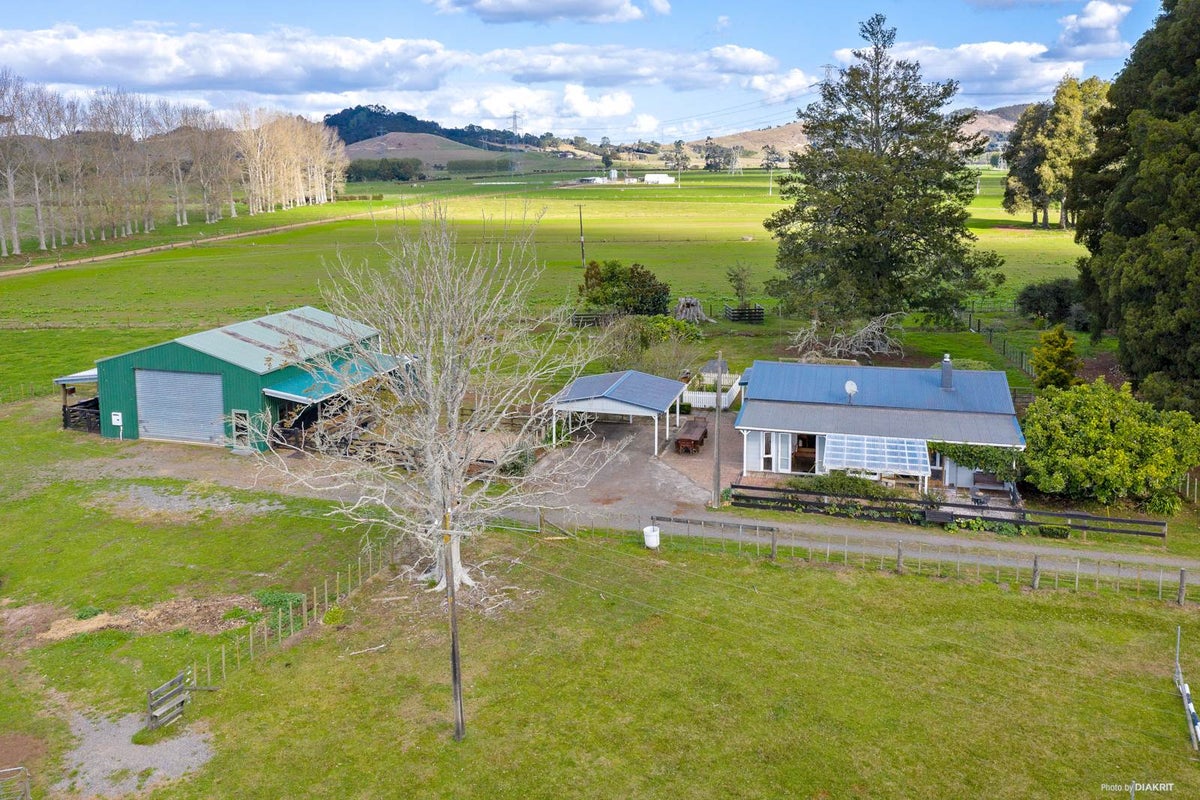 499 Paparimu Road, Papakura - Carousel 2