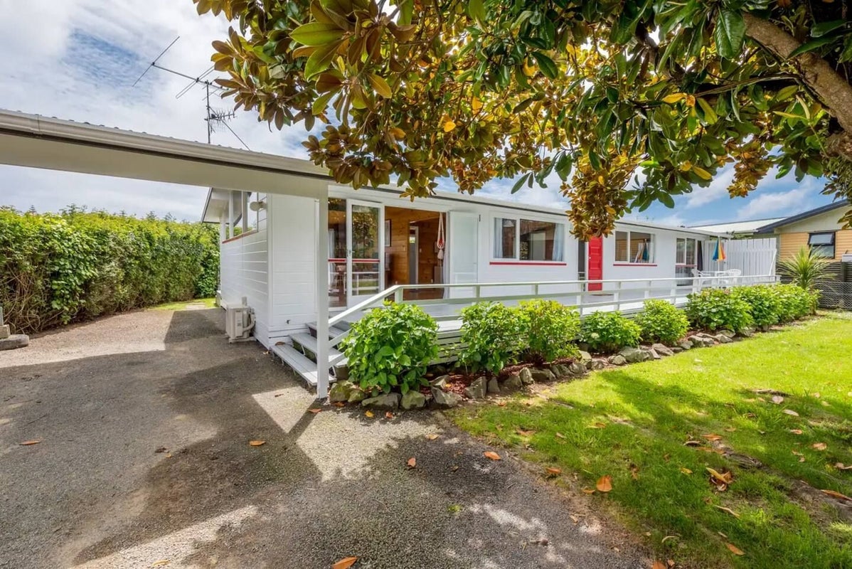 8 Walton Avenue, Waikanae, Waikanae - Carousel 1