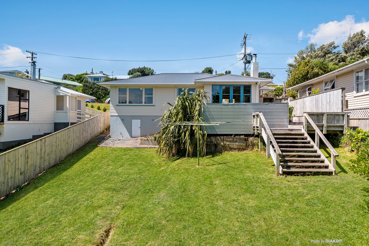 19 Lynda Avenue, Paparangi, Wellington - Carousel 1