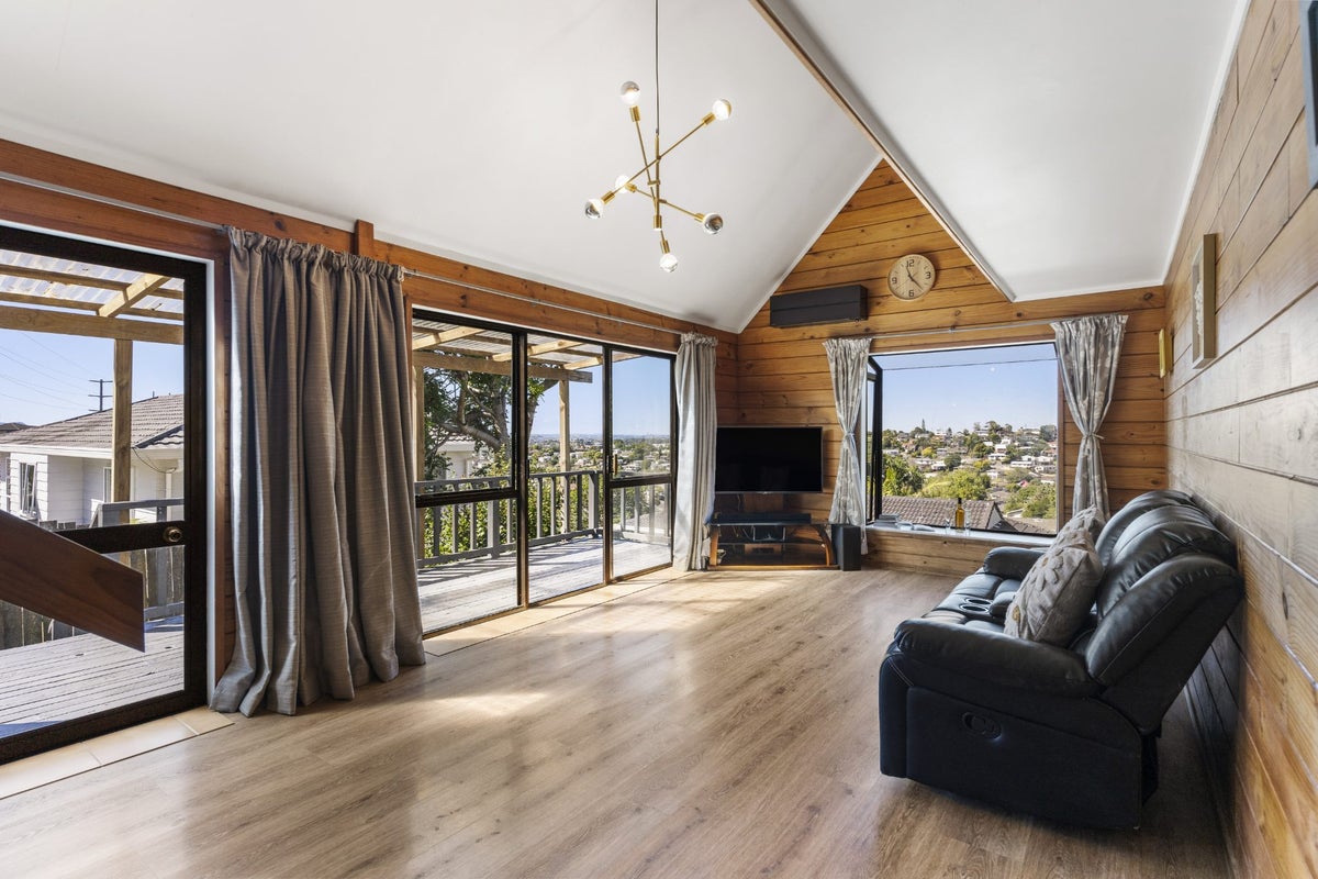 1/24 Thalia Pl, Totara Vale, North Shore City - Carousel 2