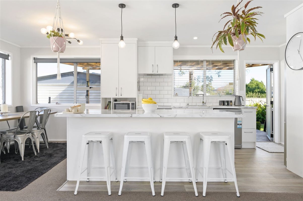8 Ansford Place, Bader, Hamilton - Carousel 1