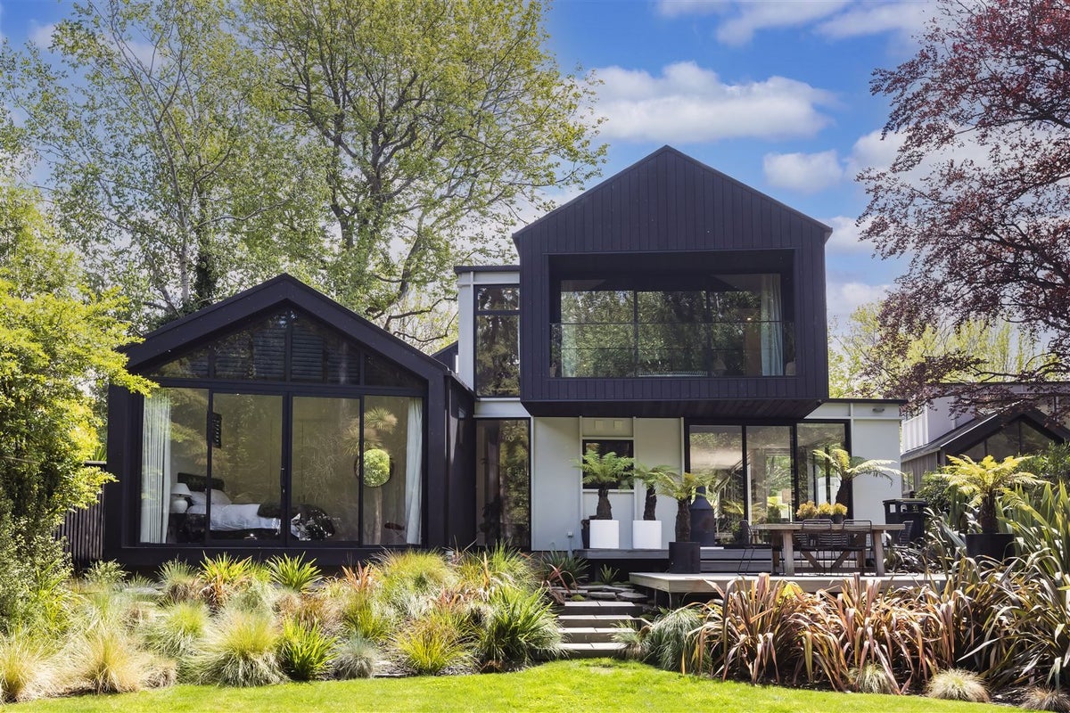 1B Wood Lane, Fendalton, Christchurch - Carousel 1